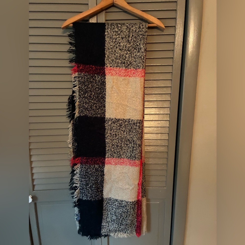 Cozy Multicolor Plaid Shawl 80”X54”
Gently loved